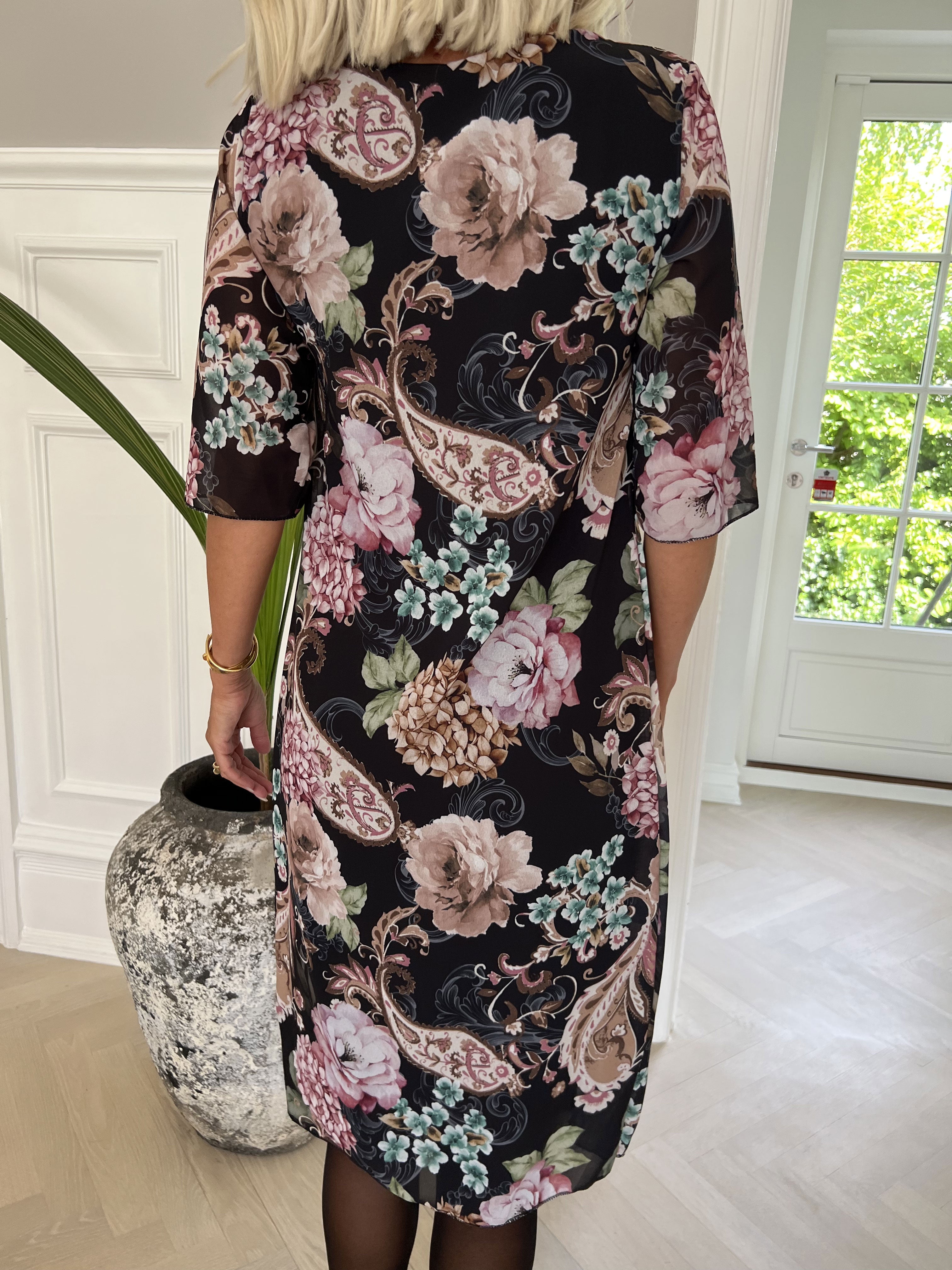 Zion Flower - Plisseret kjole med blomsterprint